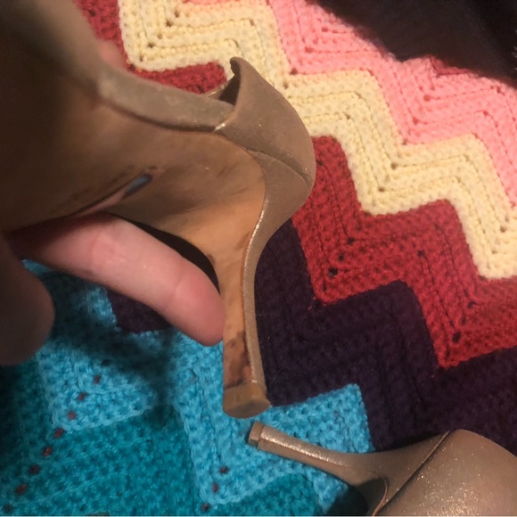 Badgley Mischka Gold leather Heels with jewels detail Size 9.5 - Picture 11 of 11